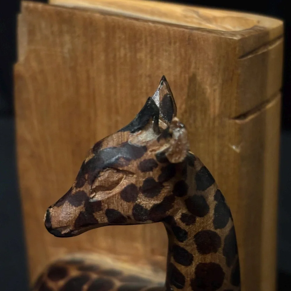 Wooden Giraffe Bookends: Hand-Carved Animal Shelf Decor